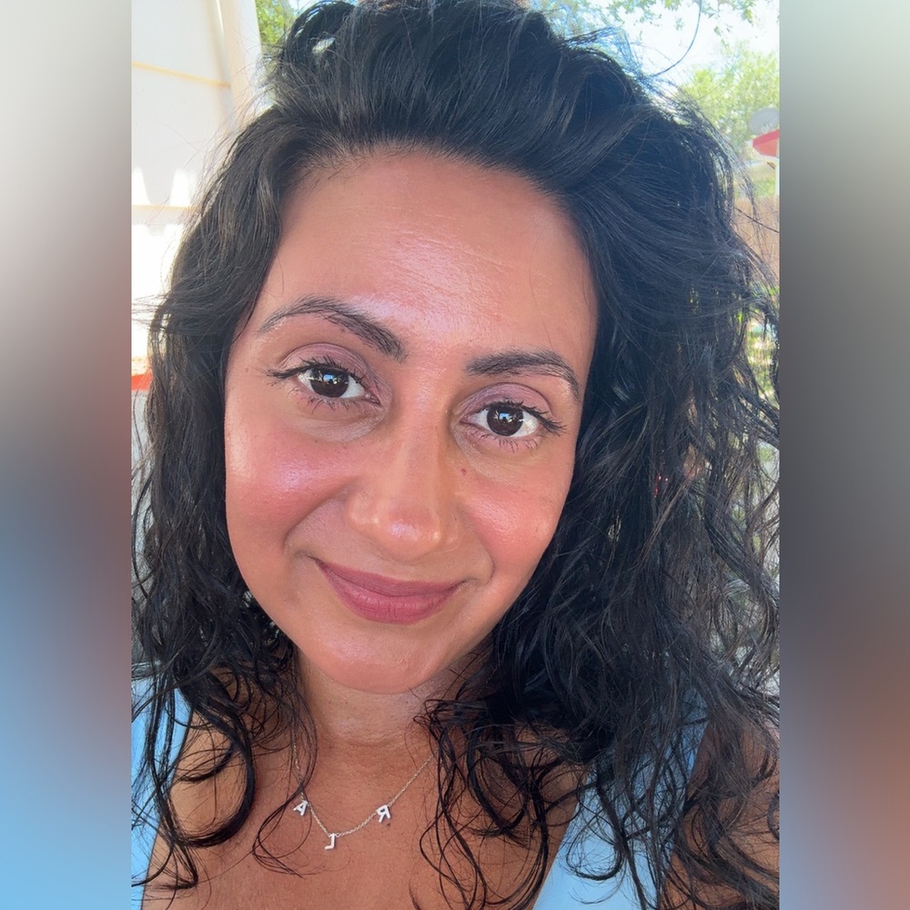 Meet your Posher, Gabriela